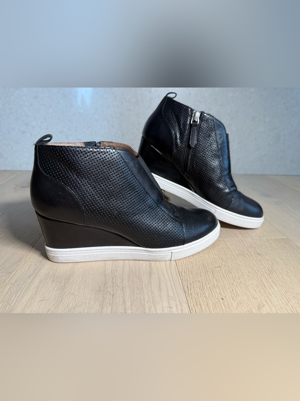Women's Linea Paolo Felicia Wedge